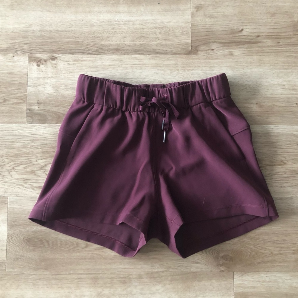 Lululemon on the fly short 2.5” woven (size 0)